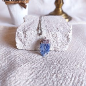 Colar de Cianite Azul